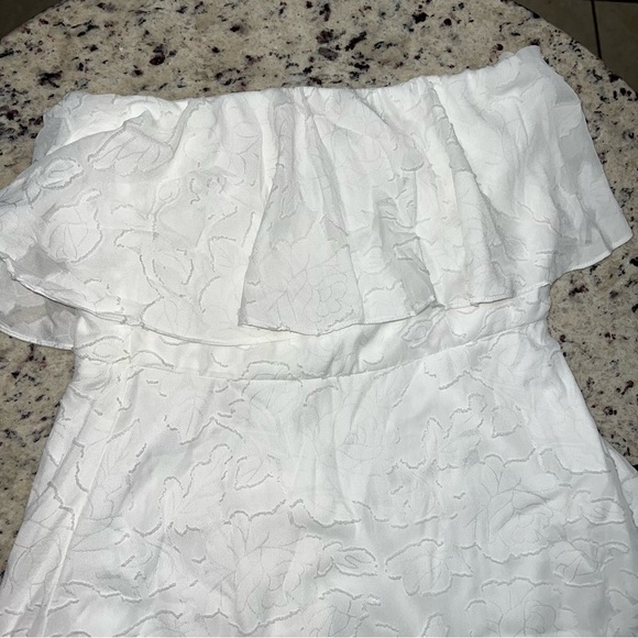 Lulu's Love You So Truly White Dress Burnout Flowers medium NWT
Strapless Midi - Picture 5 of 14